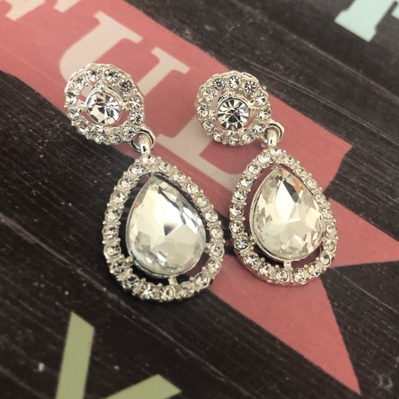 Ice dangling Crystal &Cubic zirconia Post Earrings - Picture 6 of 8